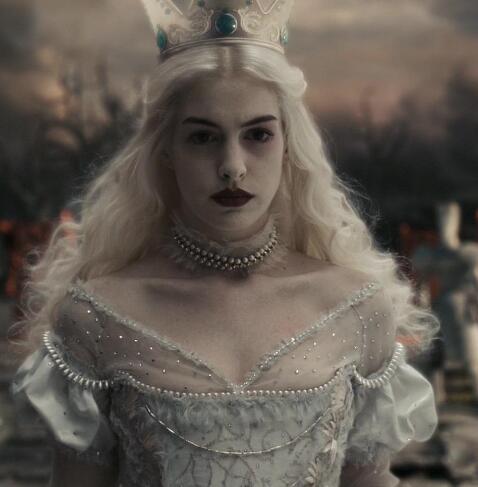 爱丽丝梦游仙境白皇后是坏人吗，爱丽丝梦游仙境红皇后是好人吗