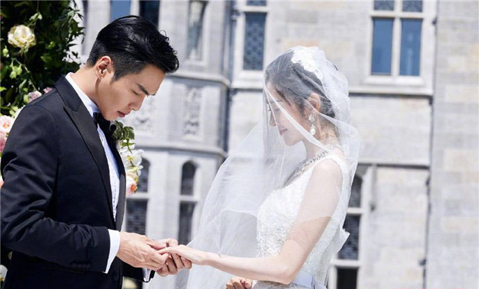 张若昀唐艺昕婚纱照在哪里拍的 怎么认识的爱情故事歌词