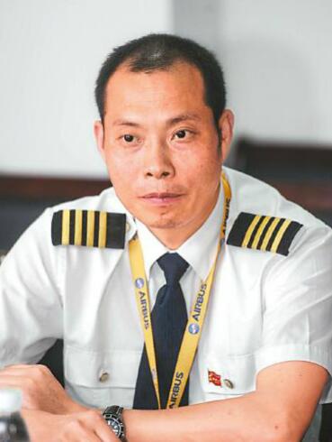 中国机长原型川航机长是谁扮演的，川航原型人物
