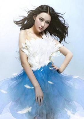 歌手馨予个人资料-中国内地女演员江疏影成长历程以及性感照片