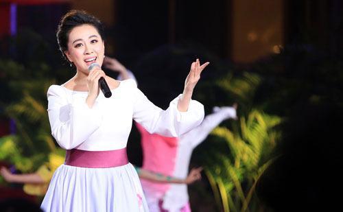 军旅歌手杨柳个人资料-曲丹：从辽宁大连走出的“最美军花”，至今婚姻成谜