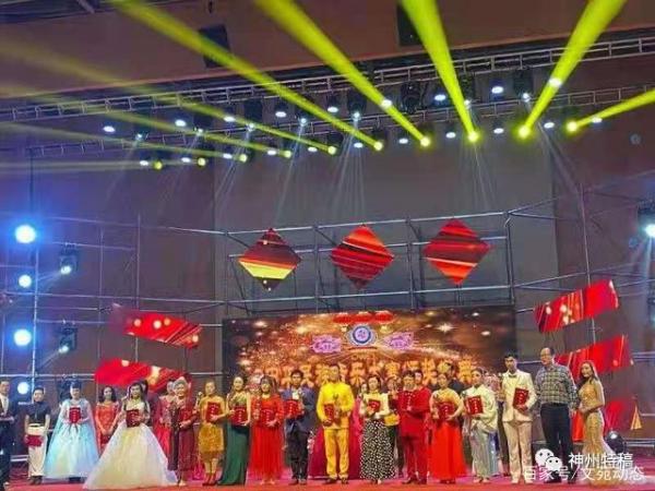 歌手王百合个人资料-中国煤矿文工团歌唱家张帆演唱的红歌轰动第七届中华民族歌舞晚会