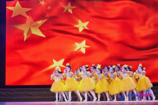 歌手王闻个人资料-童心向党，飞跃梦想——飞飞舞蹈艺术中心11周年庆典