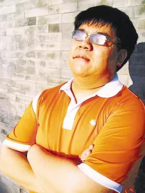 歌手杨光个人资料-盲人歌手杨光，星光大道成就了他，为何现在已销声匿迹