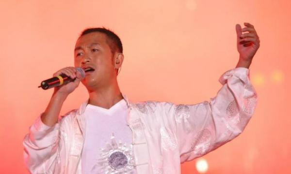 歌手高枫个人资料-歌手高枫：刚爆红就在北京悲情离世，他父母20年的坚持让人泪目