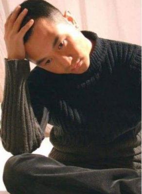 高峰个人资料歌手-他是章子怡的前男友，曾为刘德华写歌，一首《大中国》已成经典