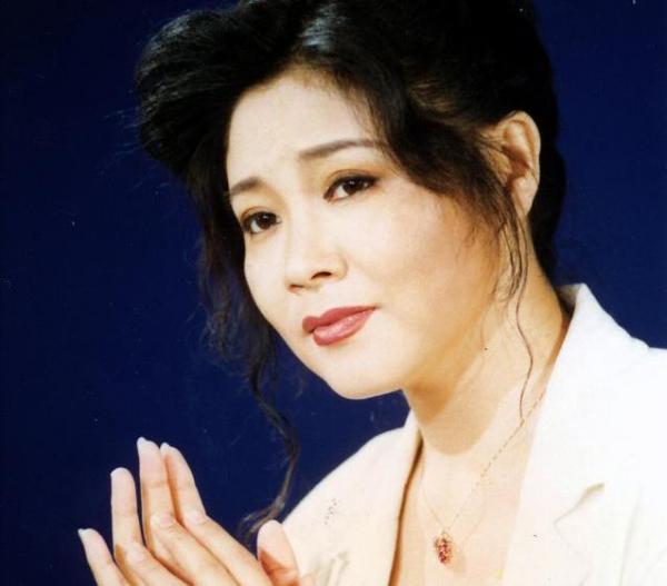 歌手苏红个人资料-\”青歌赛\”冠军苏红：47岁父母和丈夫相继离世，将公婆当亲生父母