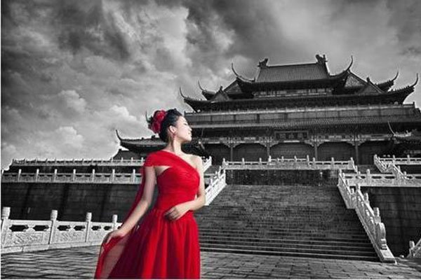 王动张玖玲故宫是第几期(故宫女模事件挑战文化历史的底线)