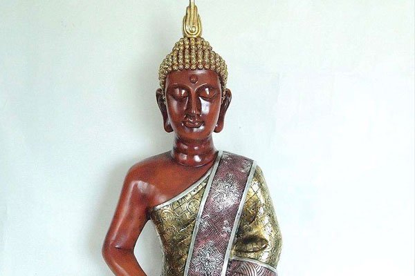 泰国佛像供奉注意事项图片，可以随意的请到自己家中吗