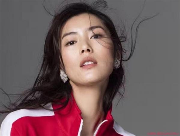 刘雯怎么做模特的视频 国际名模中国刘雯成名经历视频