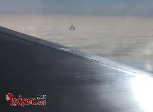 坐飞机看见云上面有人 飞机上拍到云里有人真相到底是什么电影