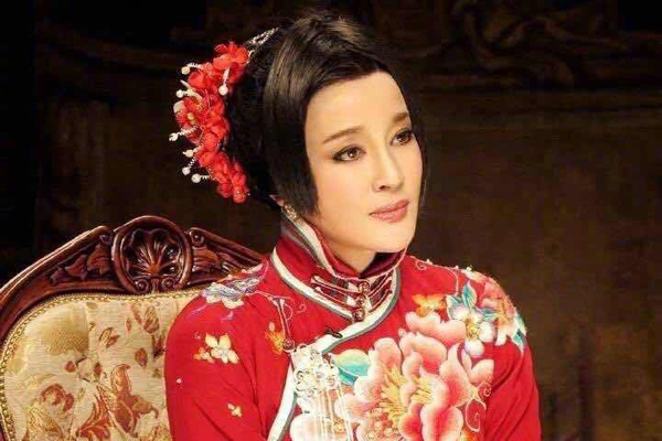 演员刘晓庆现任丈夫是谁呀 刘晓庆怀过孕吗