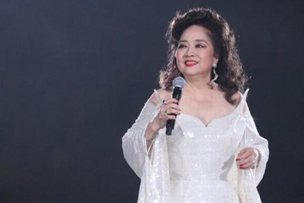 徐小凤怀旧经典歌曲视频 特别的机遇成为歌手的句子
