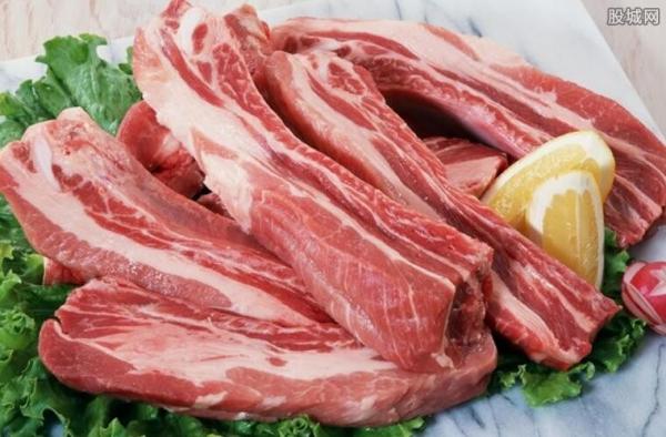 发改委回应猪肉涨价事件 价格将保持平稳 英文
