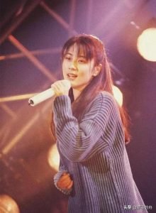 日本女歌手泉水个人资料