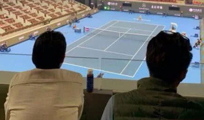 胡歌靳东打网球 看球姿势简直太萌了