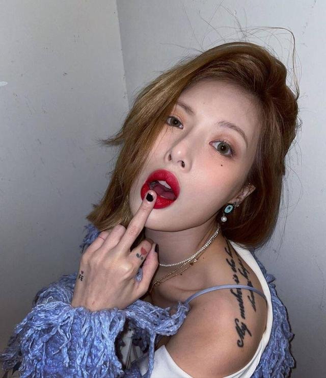 韩国女歌手金泫雅个人资料 韩国顶级魔鬼身材女明星