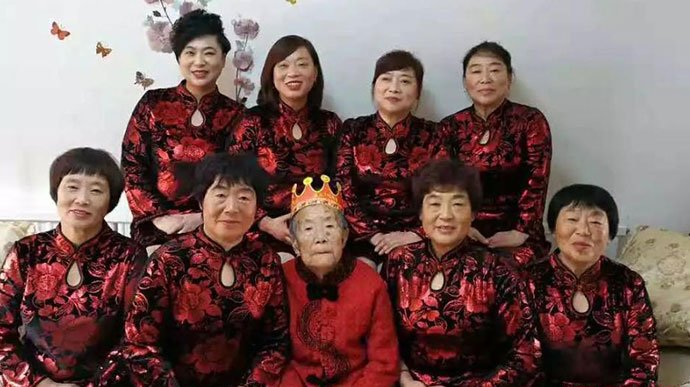 百岁网红老太 8个女儿为老太庆生的电影