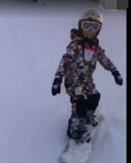 马蓉晒儿子滑雪照片视频 马蓉儿子是不是王宝强的女儿